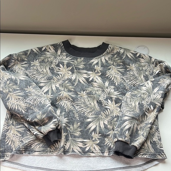 American Eagle Sweatsuit Set Tropical Print Sweatshirt and Shorts Set Small - Picture 2 of 6